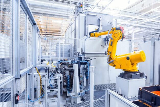 Trendy ve výrobě v roce 2025, řešení výzev pomocí AI, udržitelnosti a inovací